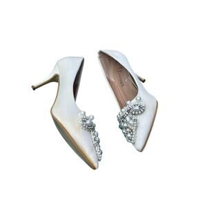 EY Boutique White Satin Pearl & Rhinestone Wedding Pumps - Size 8.5